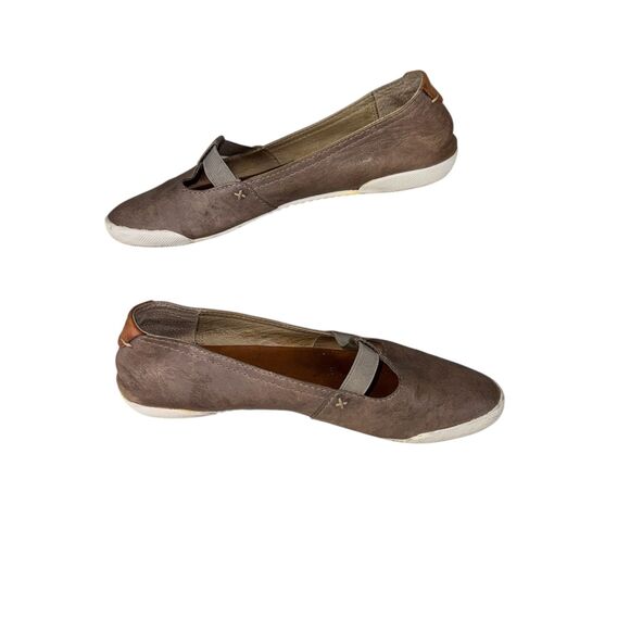 Frye Melanie T Strap Camel Gray Buffed Nubuck Leather Flat, Size 7.5 - Picture 10 of 11